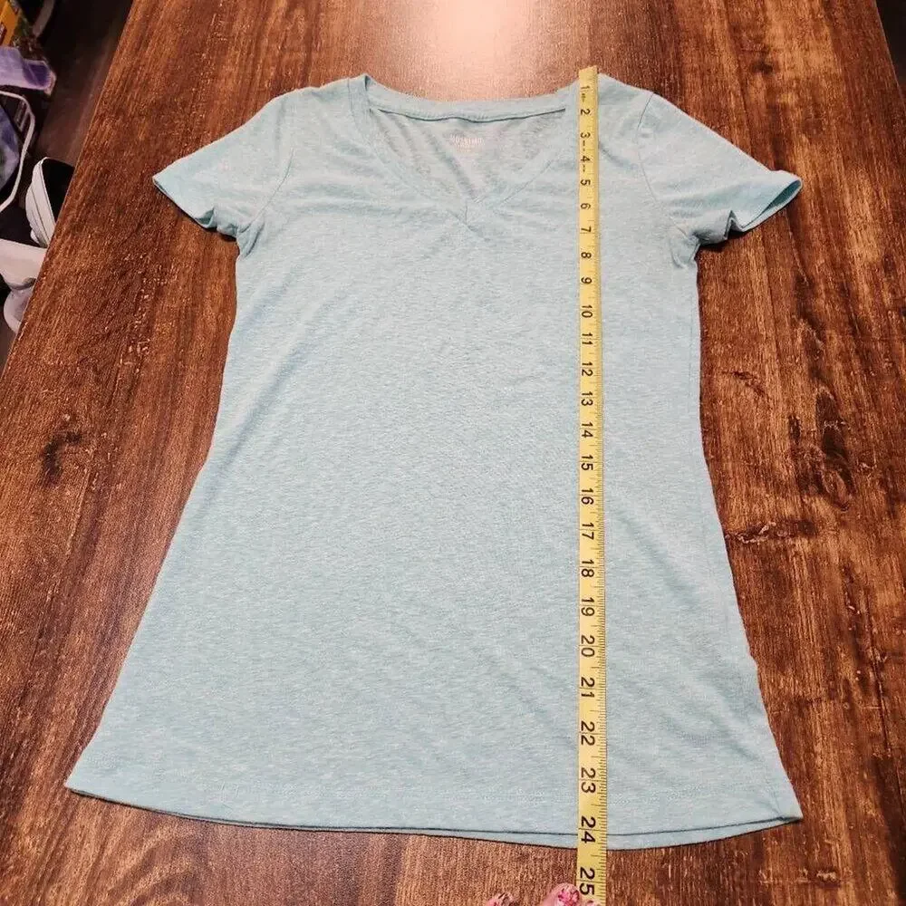 Mossimo V-Neck Tee XS